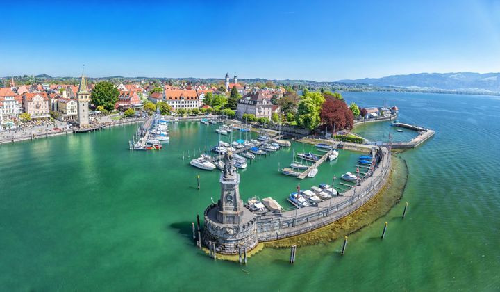 Luftaufnahme des Hafens und der Marina von Lindau - Bodensee - Deutschland