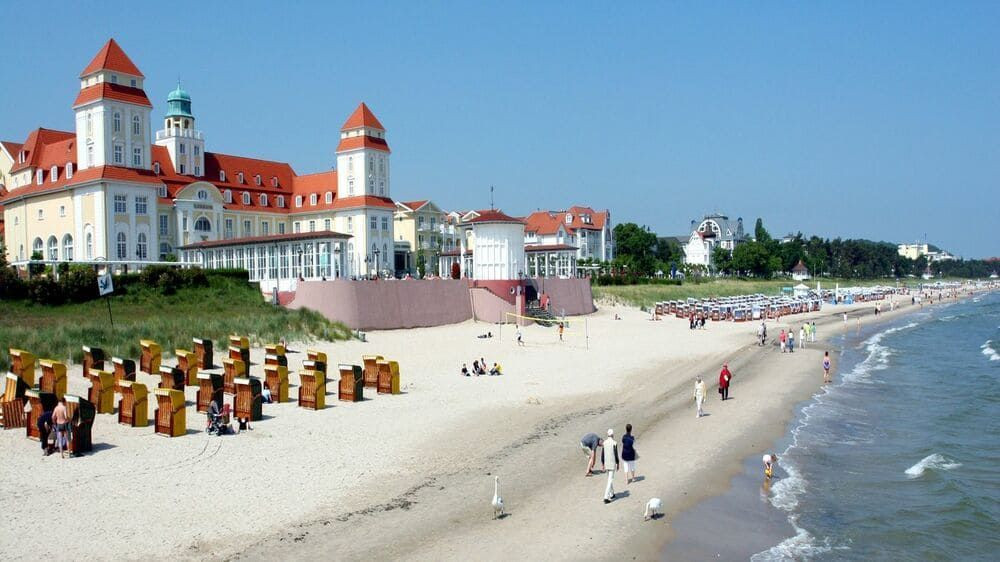 Strand und Kurhaus von Binz - Insel Rügen - Ostsee