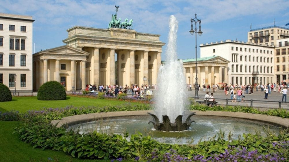 Brandenburger Tor und Brunnen - Berlin - Deutschland