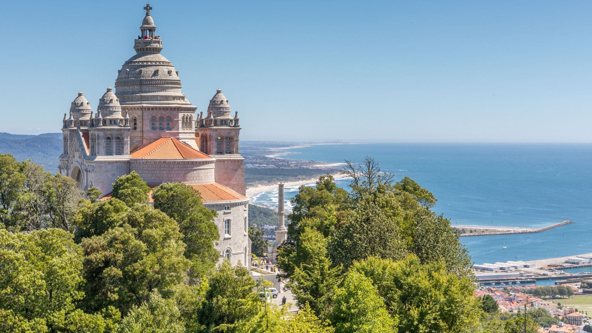 Basilika Santa Luzia über Viana do Castelo und dem Ozean - Portugal