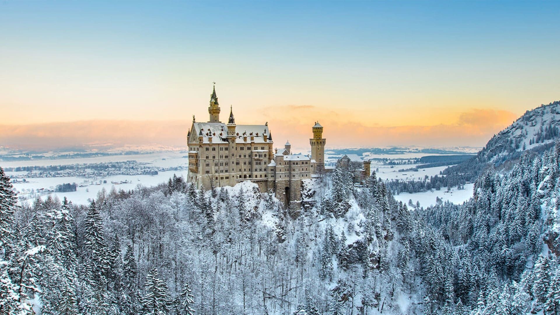Schloss Neuschwanstein im Schnee - Bayern - Deutschland