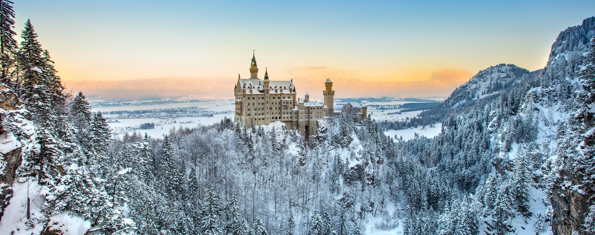 Schloss Neuschwanstein im Winter unter Schnee - Bayern - Deutschland
