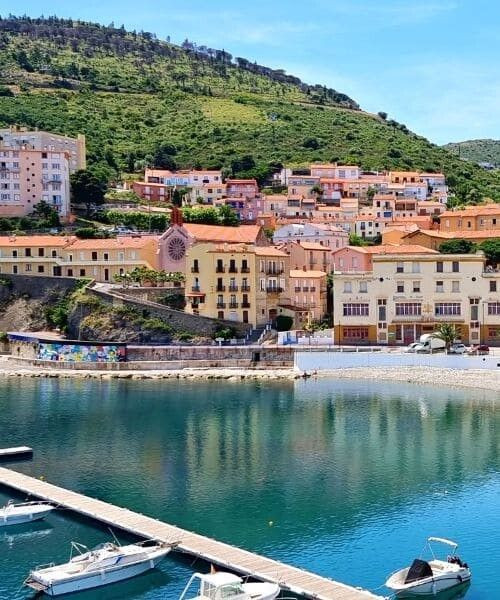 Hafen und Strand von Cerbère - Côte Vermeille - Frankreich