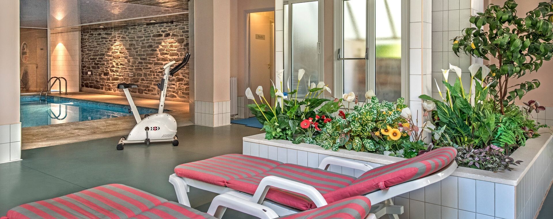 Wellnessbereich mit Hallenbad - Hotel - Cevennen - Frankreich