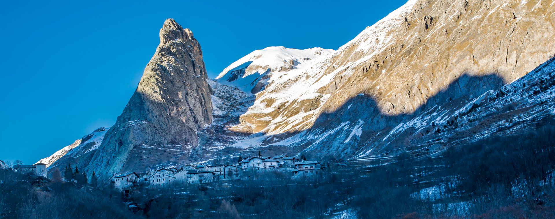 Chiappera und Rocca Provenzale im Winter - Val Maira - Italien