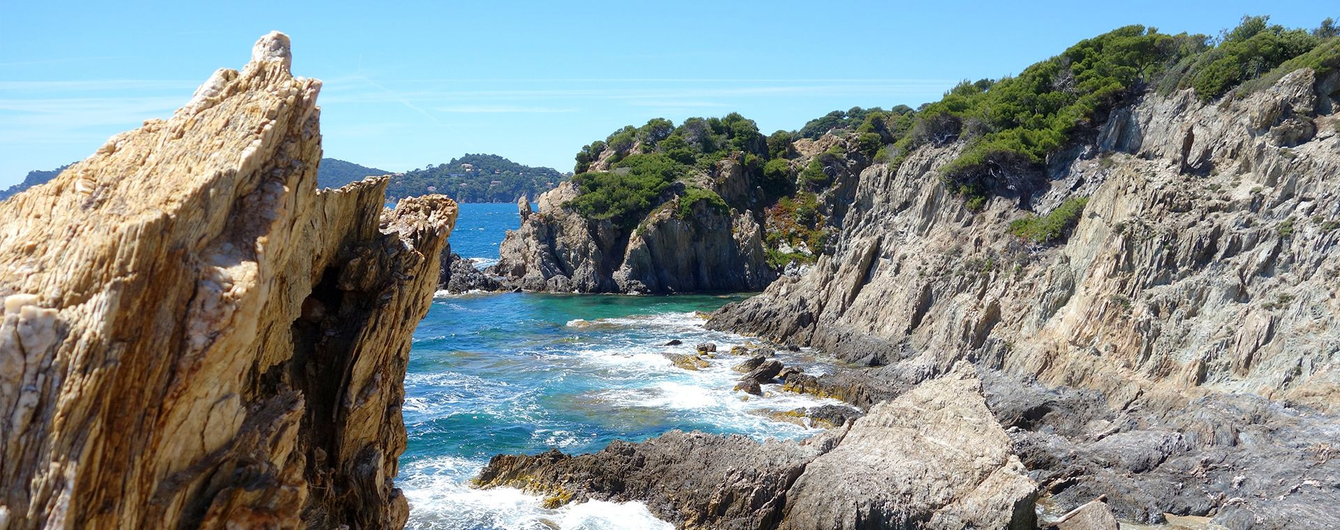 Felsige Bucht an der Wilden Küste - Halbinsel Giens - Var - Frankreich