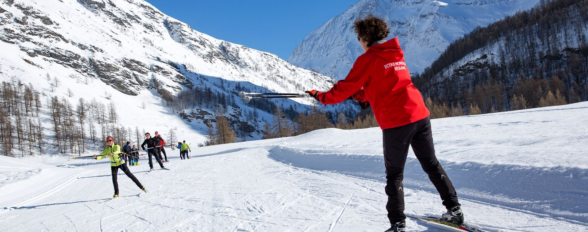 Skating-Langlaufkurs mit Blick auf den Berg - Bessans - Savoyen - Frankreich