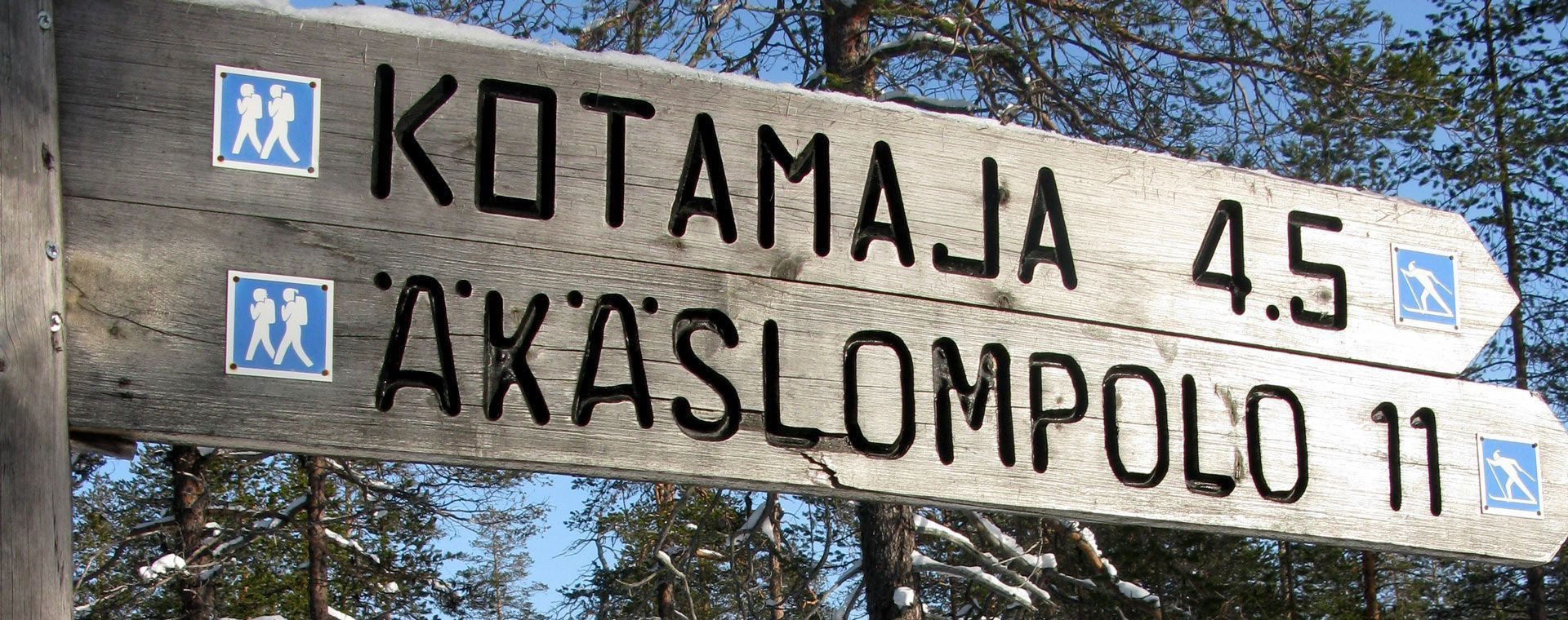 Balisage des pistes de ski de fond à Äkäslompolo - Laponie - Finlande