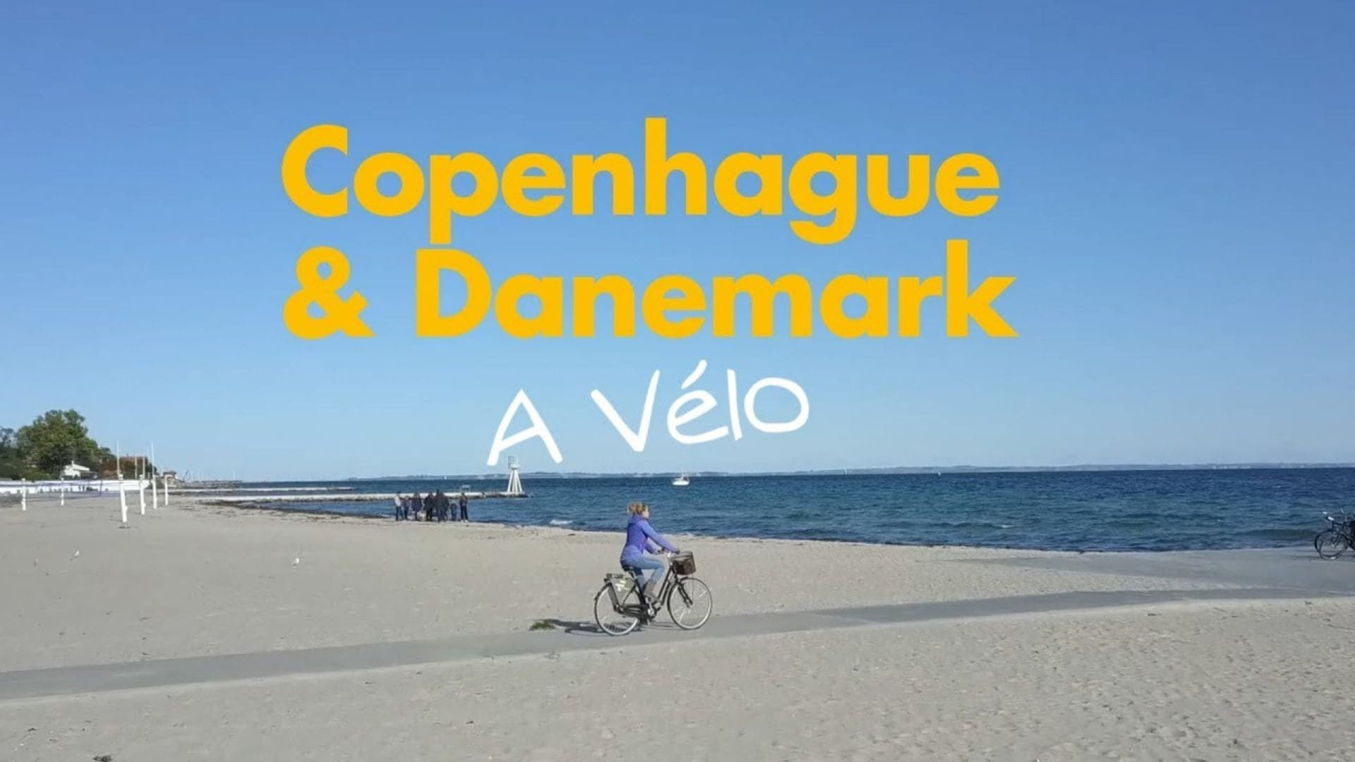 Mit dem Fahrrad am Strand entlang - Kopenhagen - Dänemark