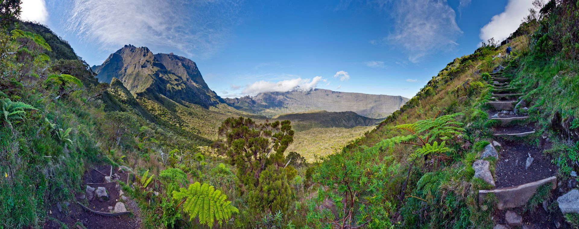 Abstieg durch die Tamarindenebene im Cirque de Mafate - Insel Réunion