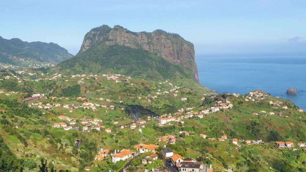 Felsen Rocher de l’Aigle und Porto da Cruz - Madeira - Portugal