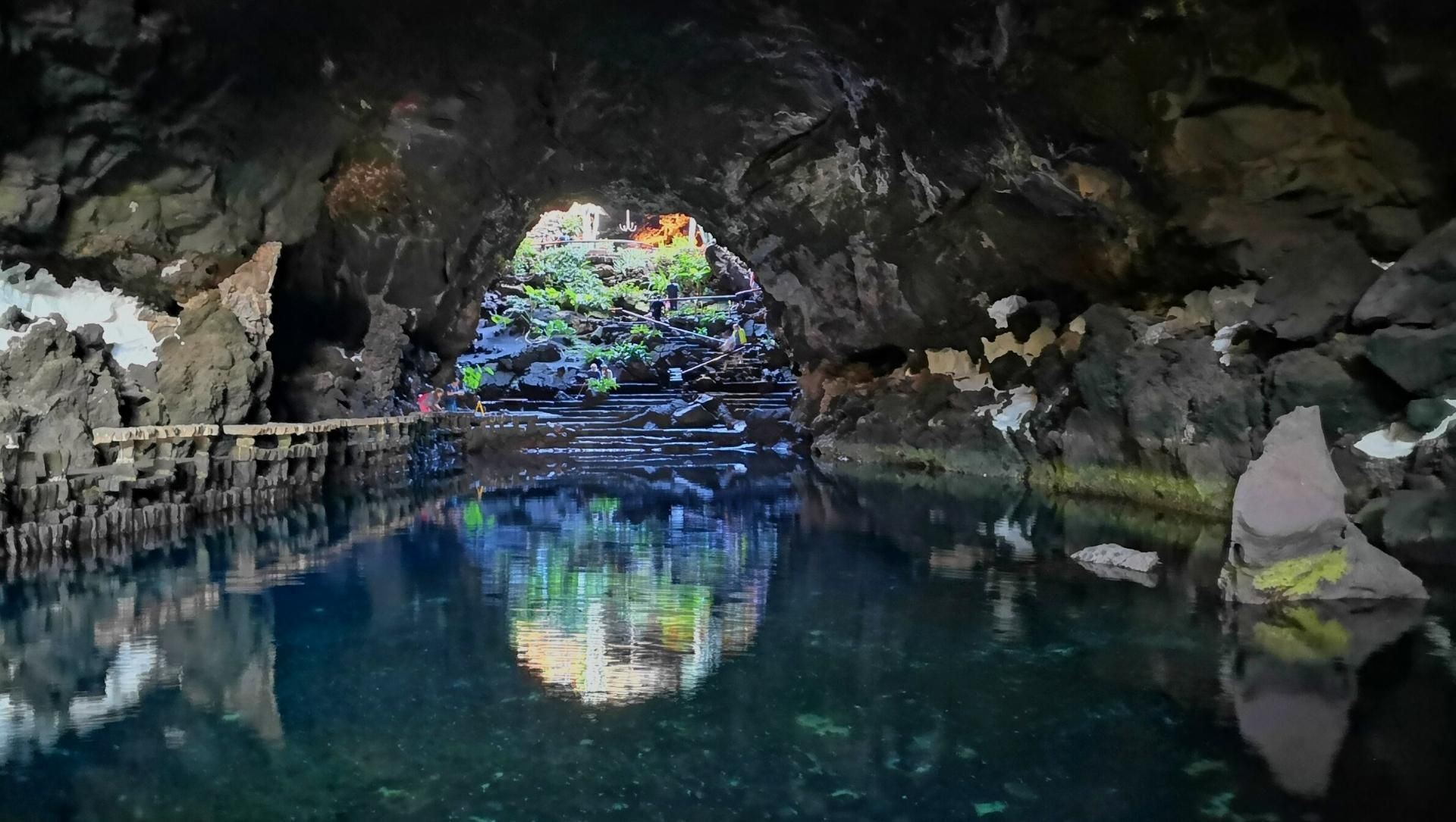 © David Praire Unterirdischer See in der Cueva de los Verdes - Haría - Lanzarote - Spanien