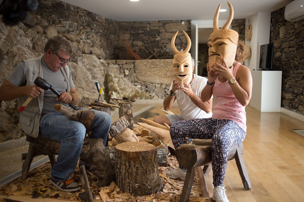 © Authentic Trails Werkstatt für das Schnitzen traditioneller Masken - Douro-Tal - Portugal