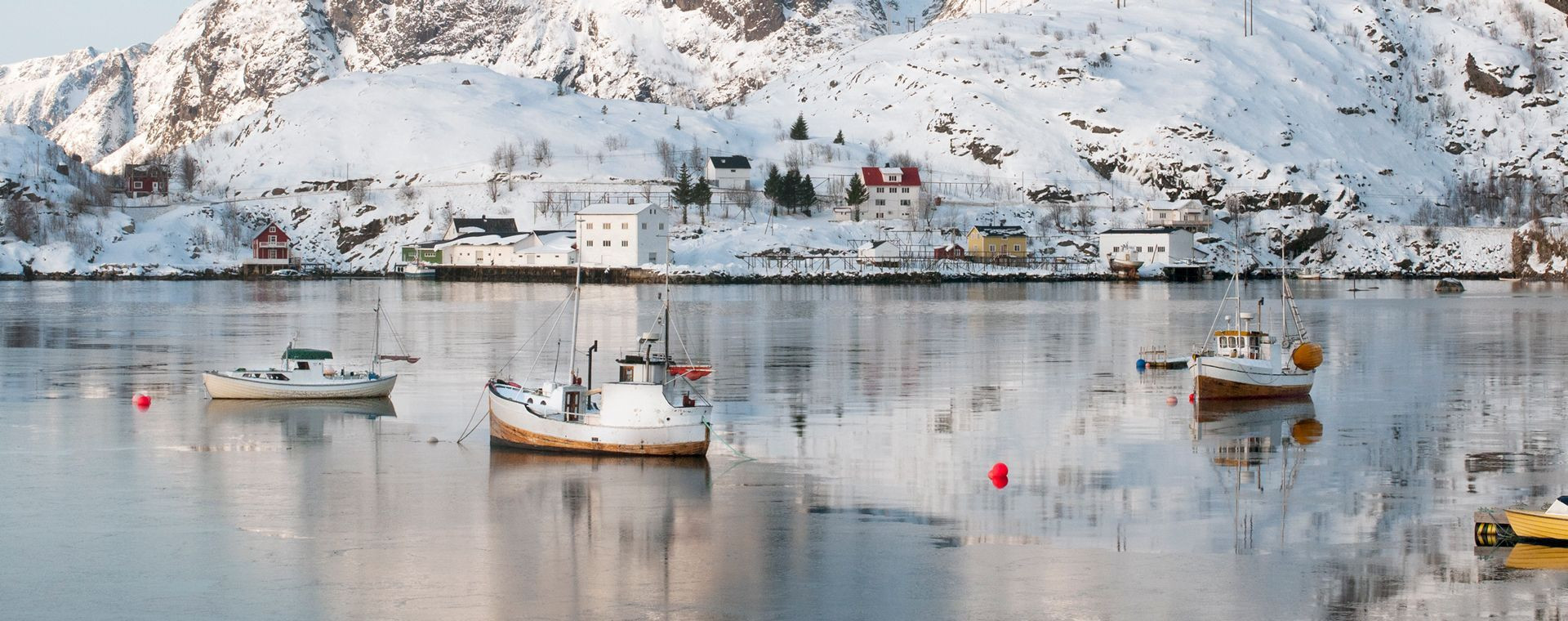 Fischerboote auf den Lofoten im Winter - Norwegen