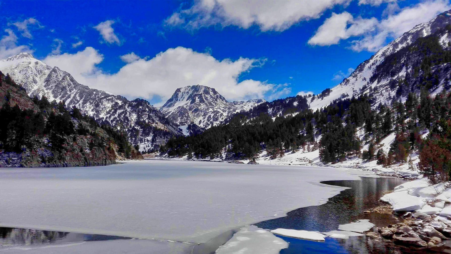 Gefrorener See - Pyrenäen - Frankreich