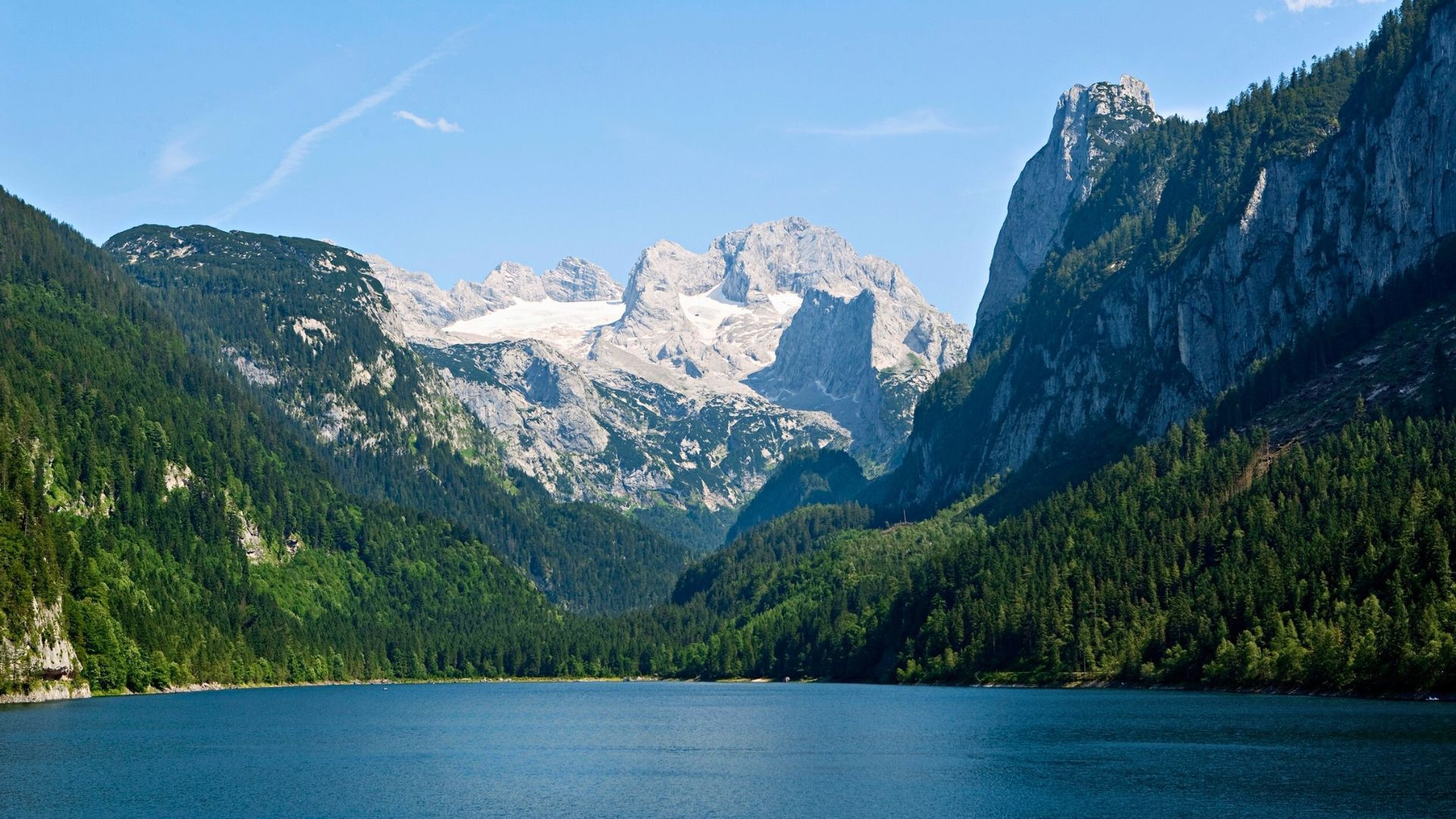 Gosausee am Fuß des vergletscherten Dachsteinmassivs - Österreich