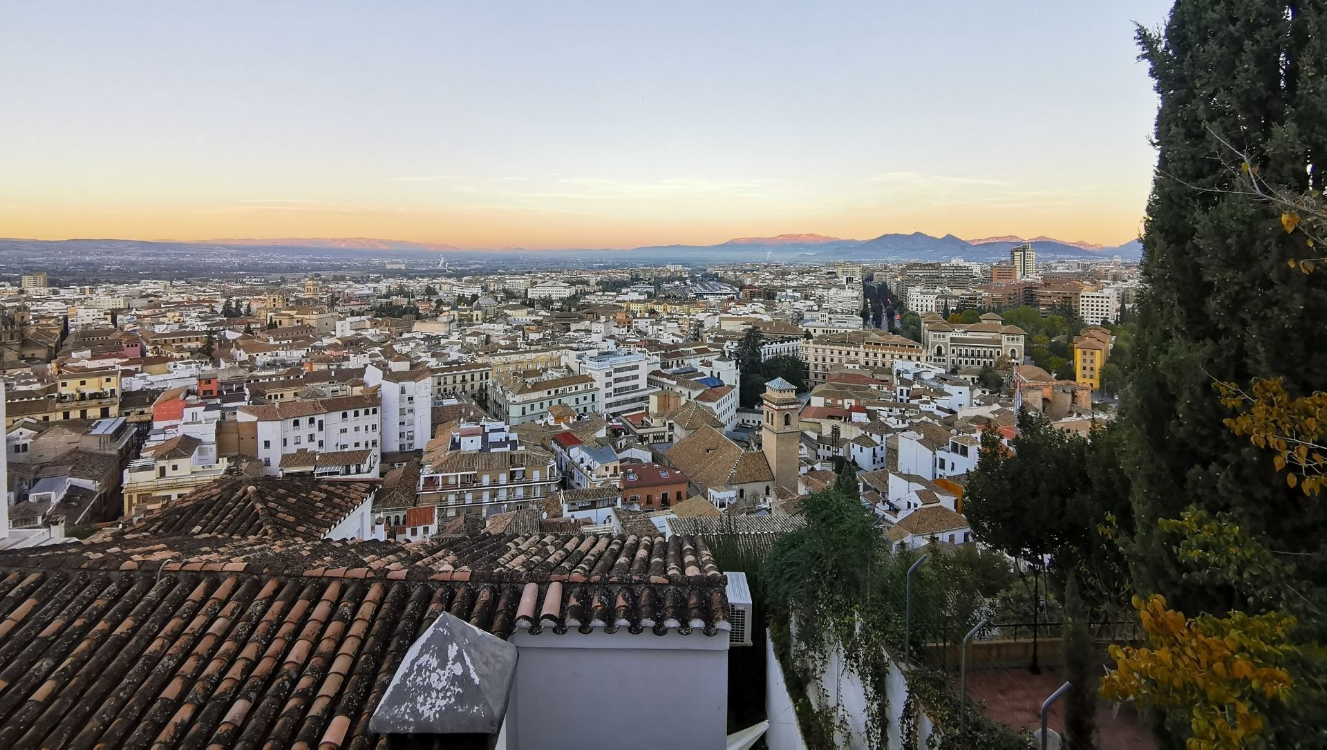 Granada am frühen Morgen vom Albaicín aus gesehen - Andalusien - Spanien