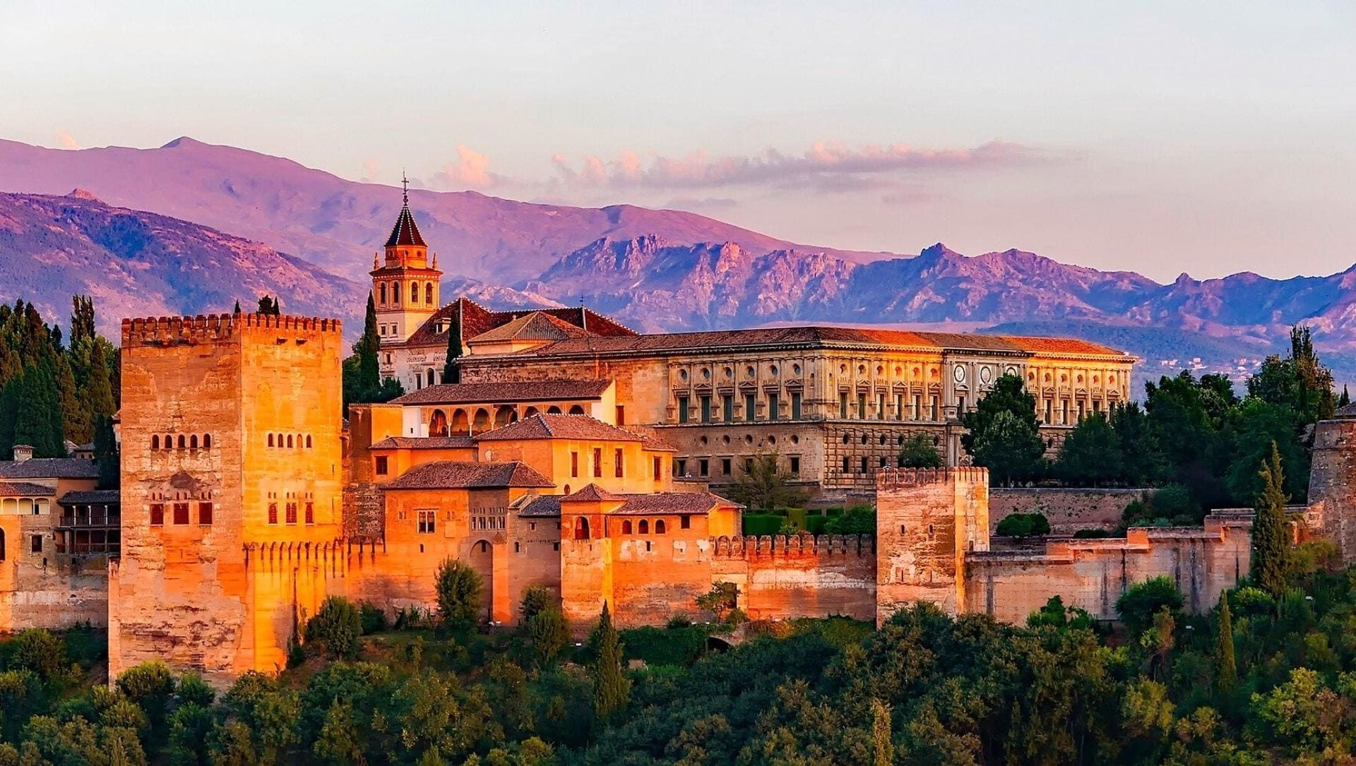 Alhambra bei Sonnenuntergang - Granada - Andalusien - Spanien