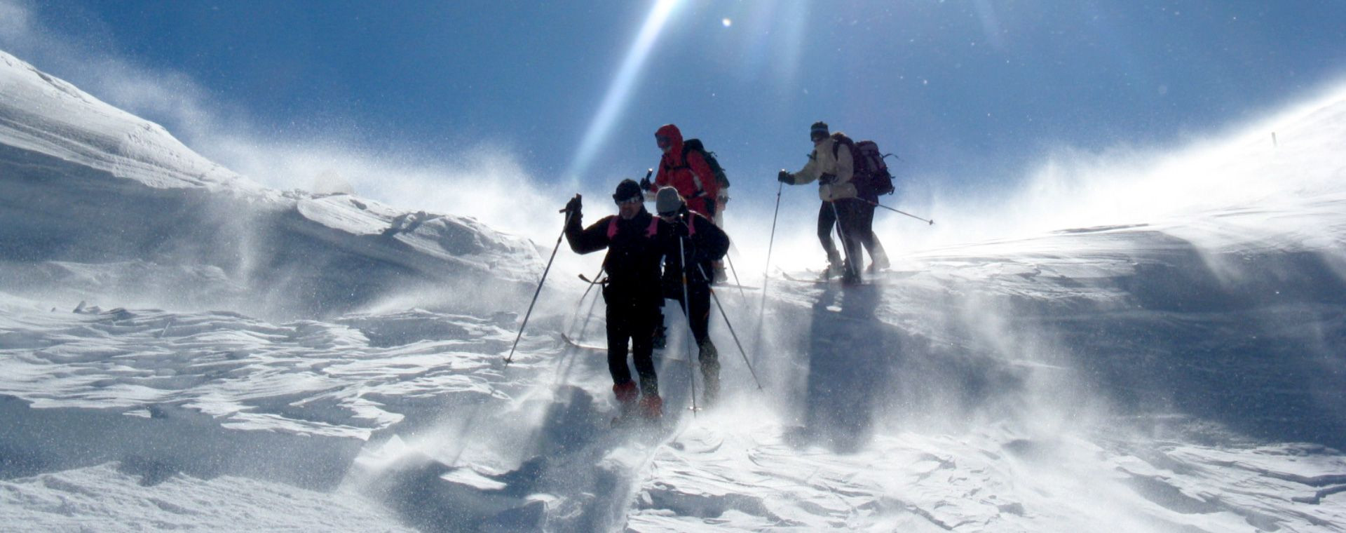 Skitourengruppe im Pulverschnee - Trace des Escartons - Queyras - Frankreich