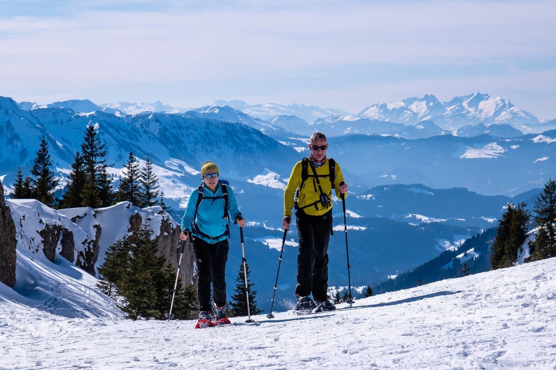 © Gregory Rohart Schneeschuhgruppe im Bregenzerwald - Österreich