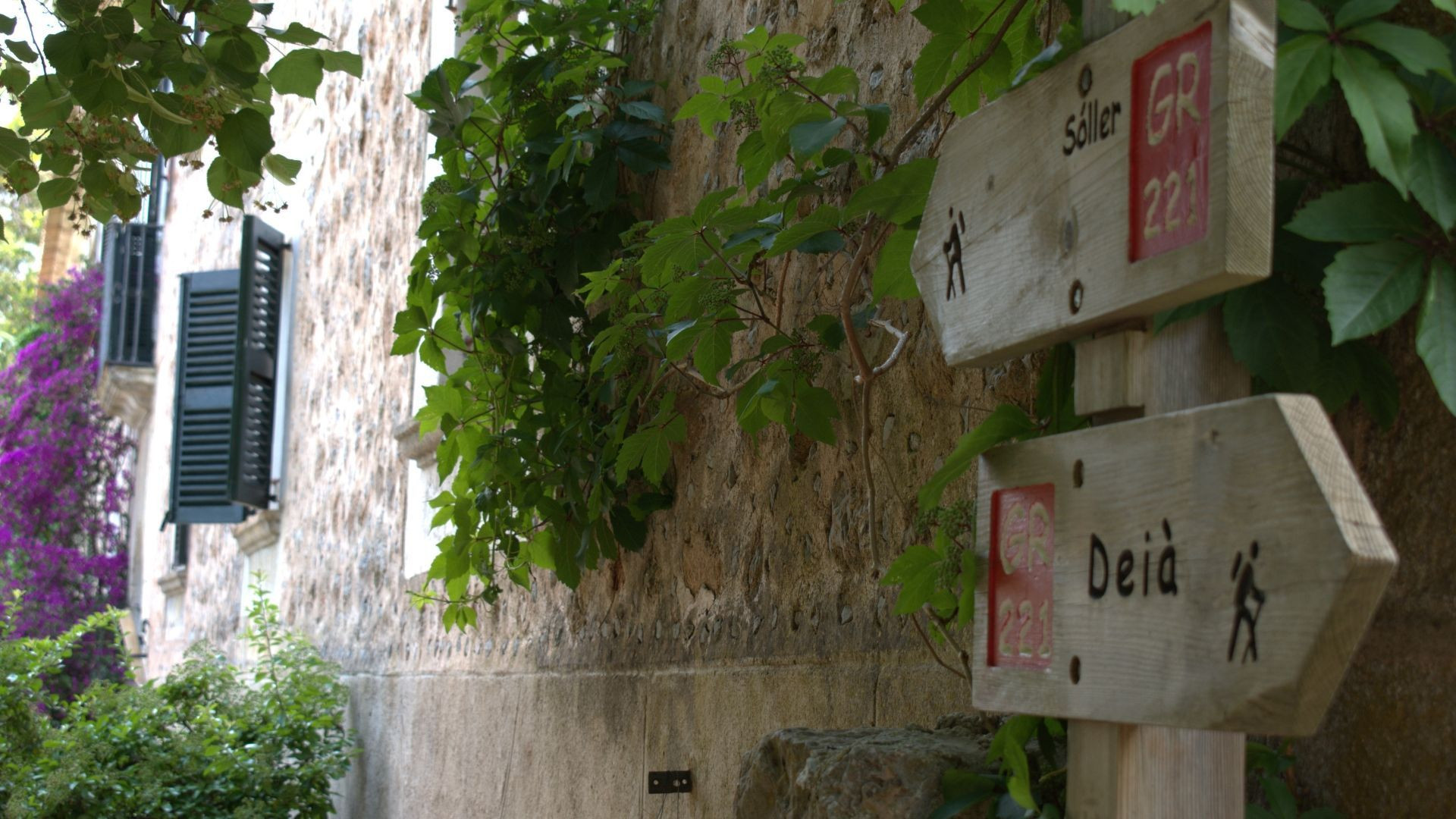Wegweiser für Wanderungen nach Sóller und Deià - Mallorca - Spanien