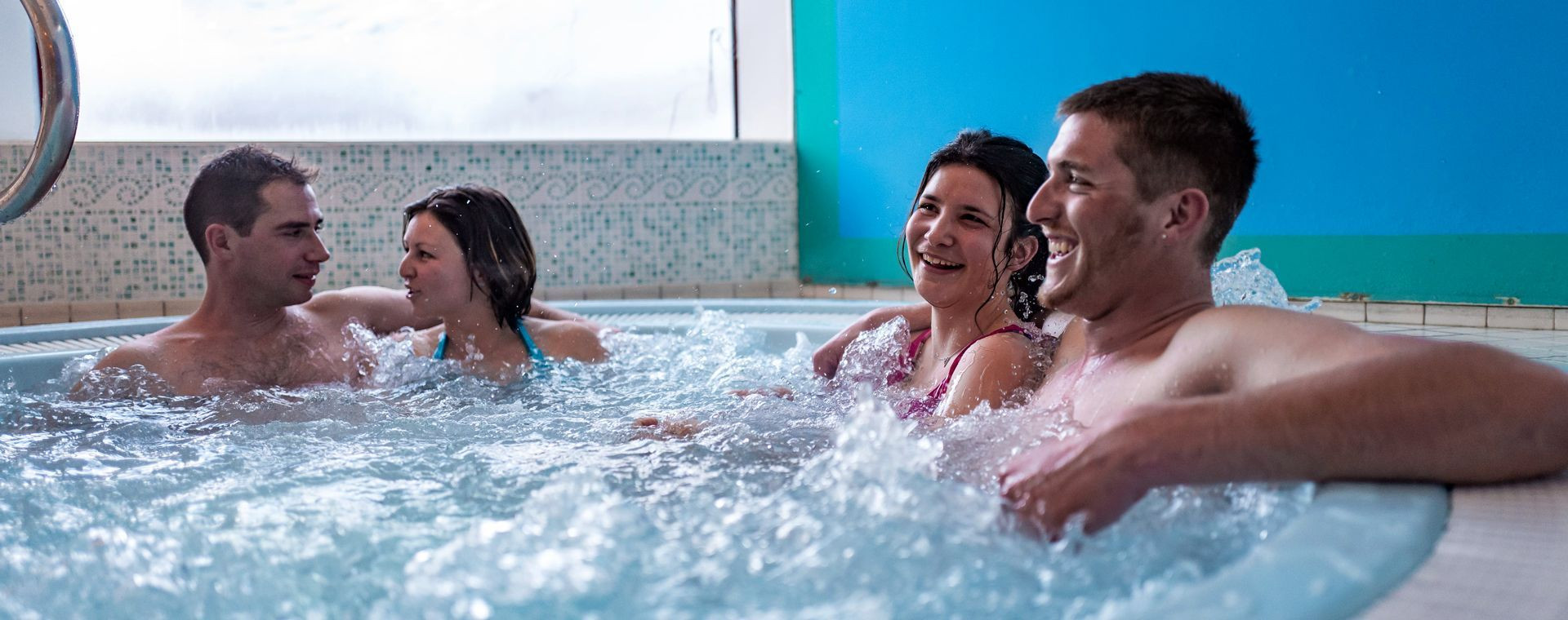 Wanderer entspannen im Whirlpool - Bessans - Savoyen - Frankreich