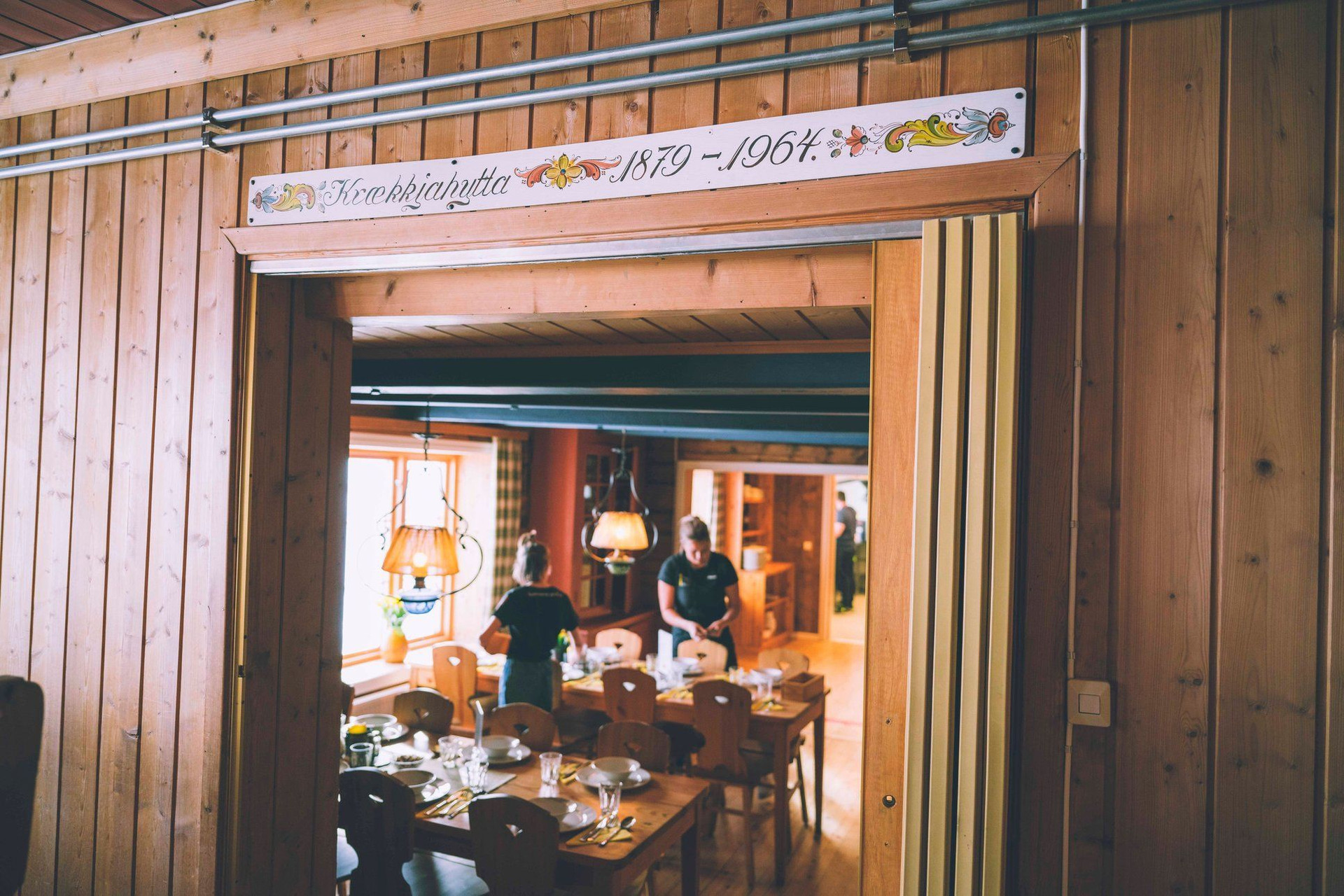 Speisesaal der Schutzhütte Krækkja - Norwegen