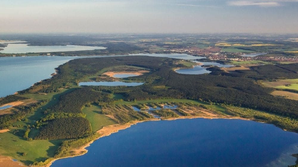 Luftaufnahme des Müritz-Nationalparks und seiner Seen - Mecklenburg - Deutschland