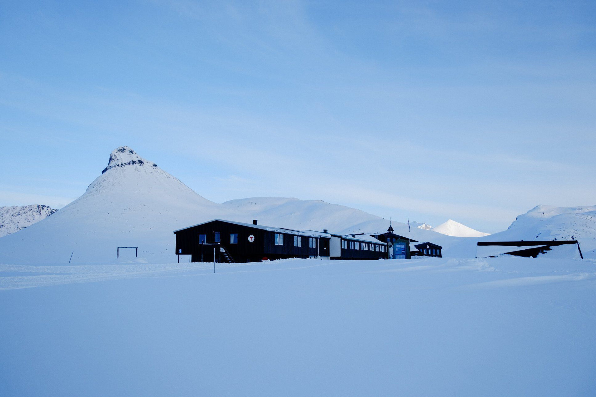 Leirvassbu-Hütte im Schnee - Jotunheimen - Norwegen