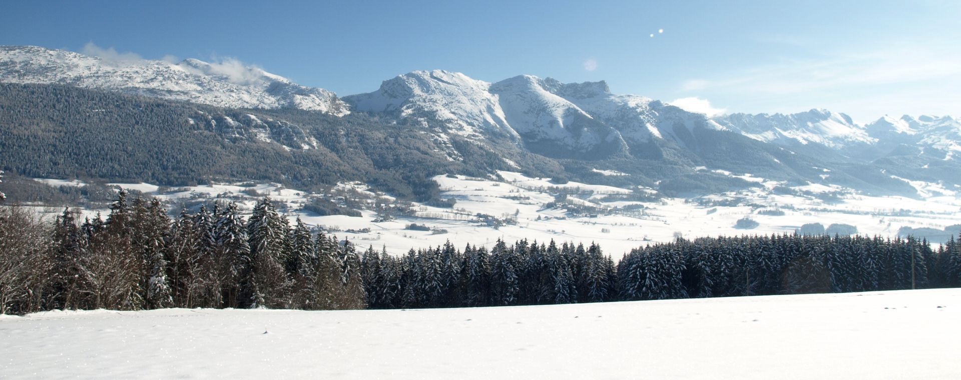 Verschneites Vercors-Massiv vom Weiler La Cordelière aus gesehen - Vercors - Frankreich