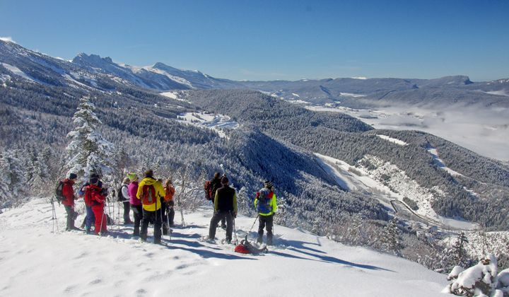 Schneeschuhwanderung mit Blick auf das Vercors-Massiv - Lans-en-Vercors - Frankreich