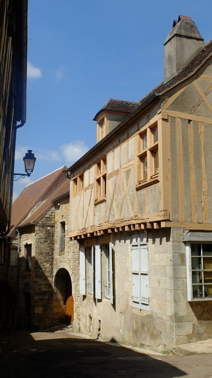 Mittelalterliche Gasse in Clamecy - Nièvre - Burgund - Frankreich