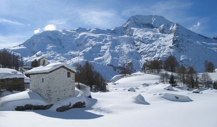Verschneites Dorf Le Monal unter dem Mont Pourri - Vanoise - Savoyen