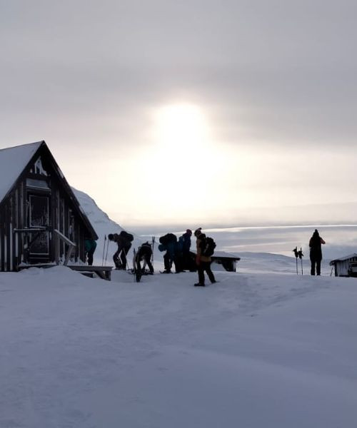 Kleine Schutzhütte vor dem Alisjärvi-See - Lappland - Schweden
