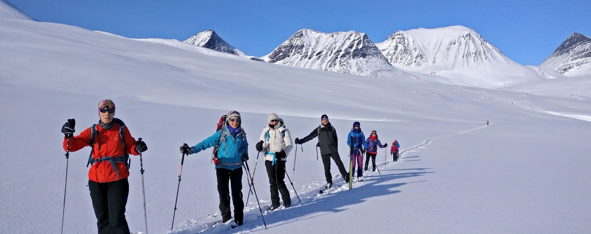 Nordische Tourenskifahrer auf dem Kungsleden - Königspfad - Schwedisch-Lappland