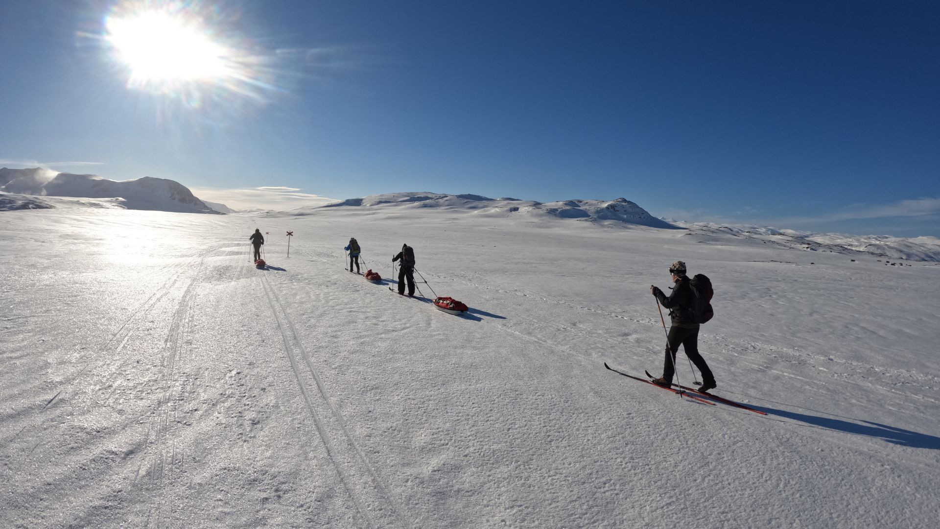 © David Praire Nordische Skifahrer mit Pulka auf dem Kungsleden - Lappland - Schweden