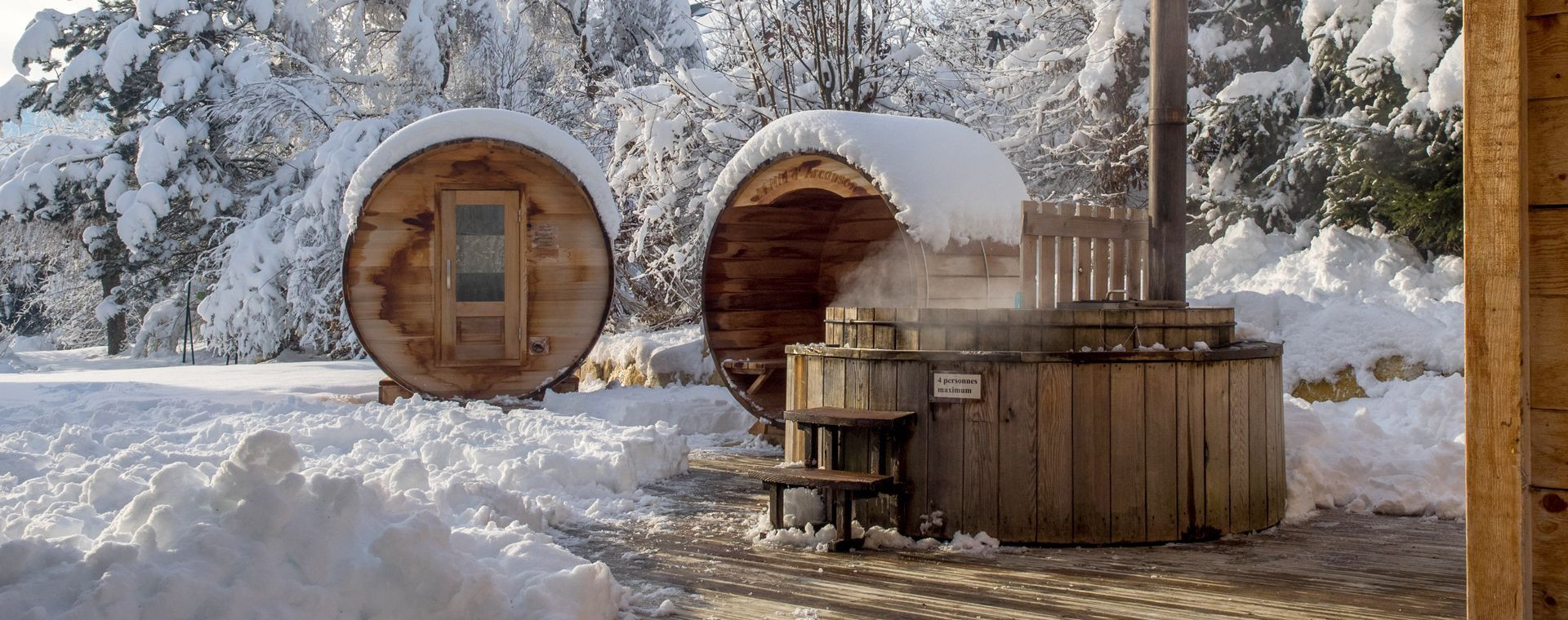 Wellnessbereich im Freien des Gîte Arcanson - Vercors - Frankreich