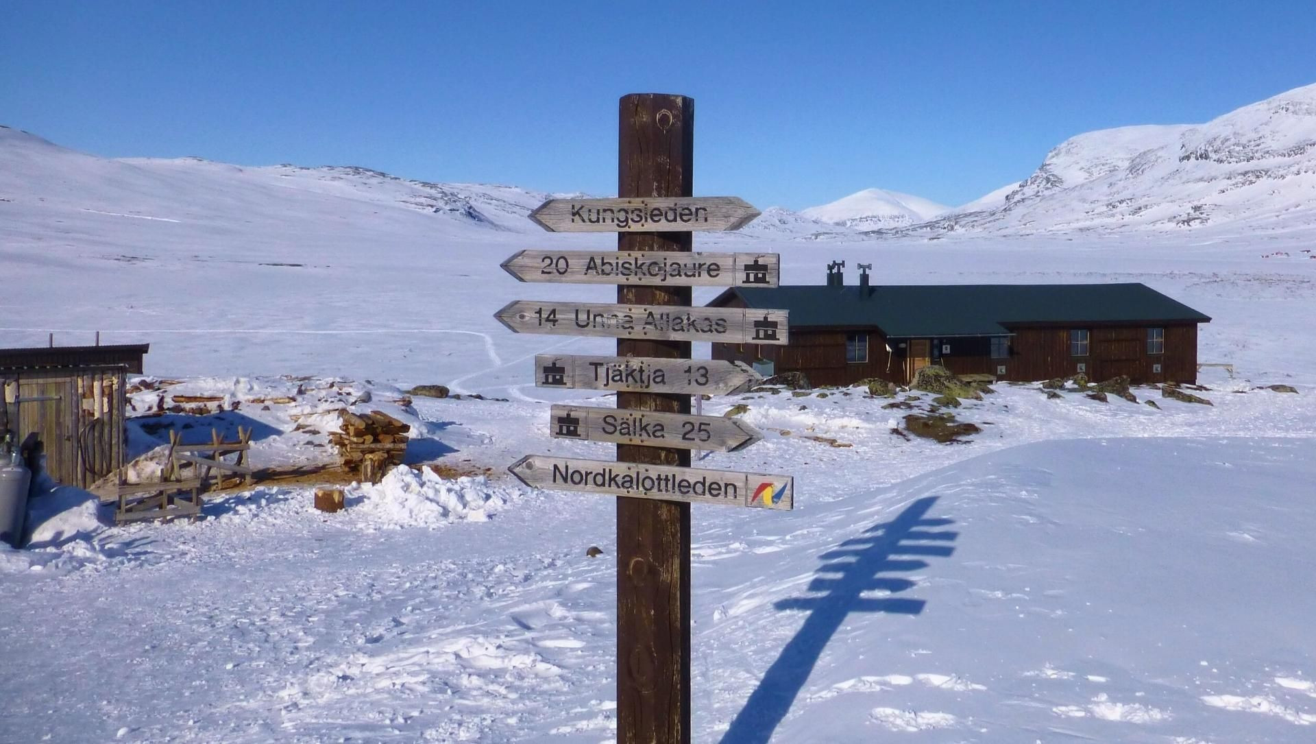 Wegweiser des Kungsleden und Schutzhütten - Schweden