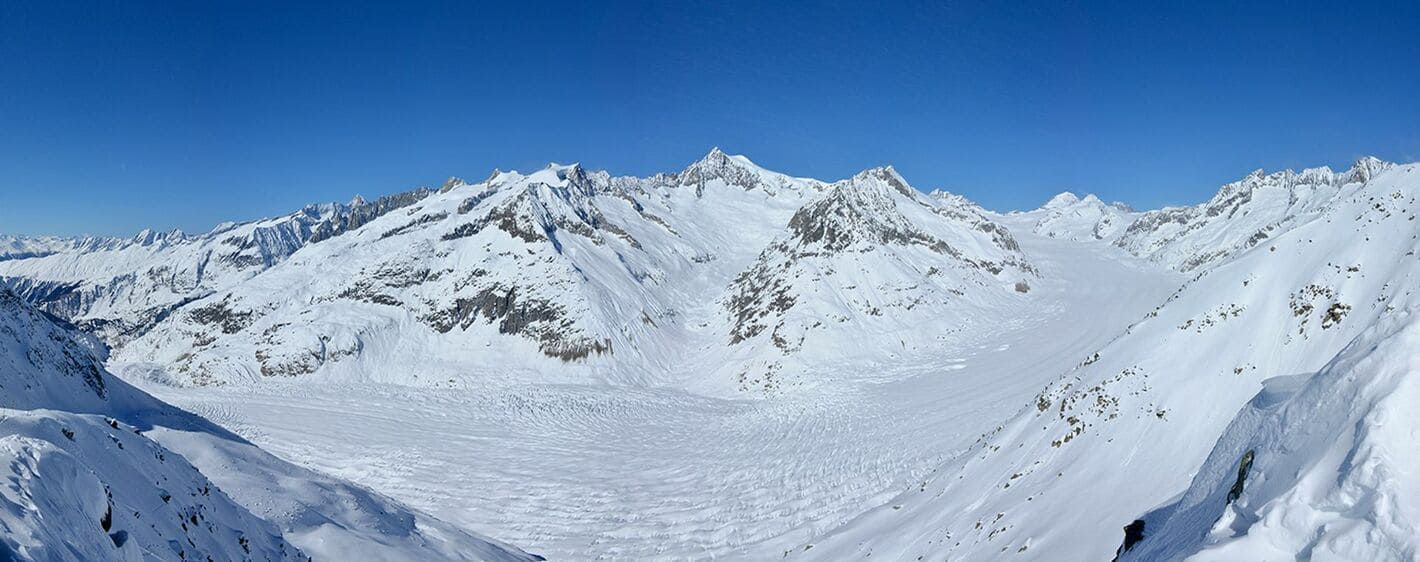 Panorama des verschneiten Aletschgletschers - Wallis - Schweiz