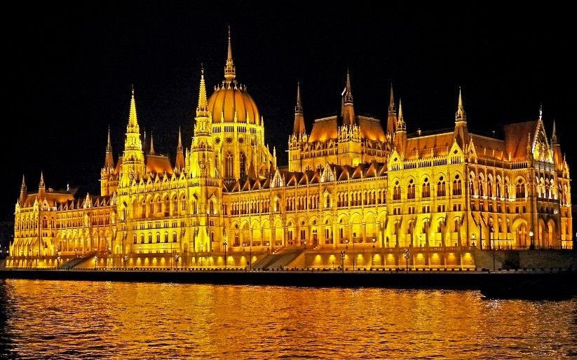 Ungarisches Parlament in Budapest