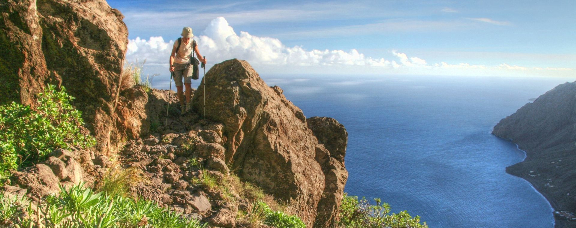 Wanderer-auf-der-kanarischen-Insel-El-Hierro.jpg