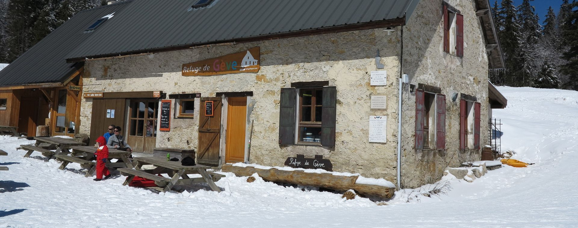 Schutzhütte auf dem Plateau de Gève im Winter - Vercors - Frankreich