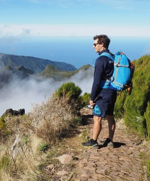 © David Praire Wanderung auf den Graten über den Wolken - Madeira - Portugal