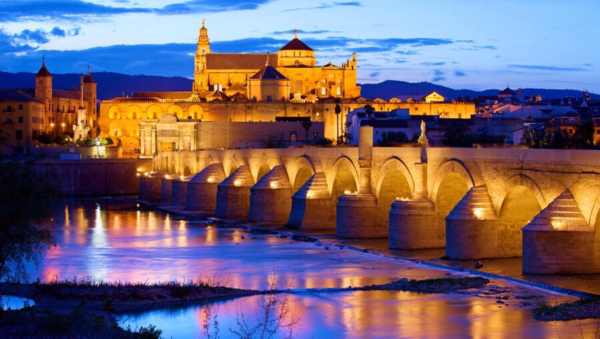Römische Brücke und Mezquita-Kathedrale von Córdoba - Andalusien - Spanien