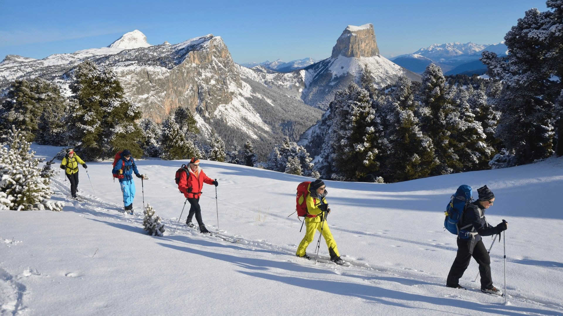 Skitour mit Blick auf den Mont Aiguille - Vercors - Französische Alpen