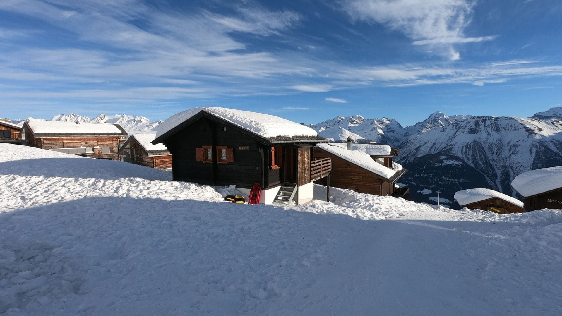 © Oriane Tempé Verschneite Chalets oberhalb des Tals - Aletsch - Wallis - Schweiz