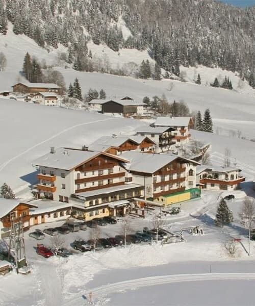 Verschneites Dorf Walchsee - Tirol - Österreich