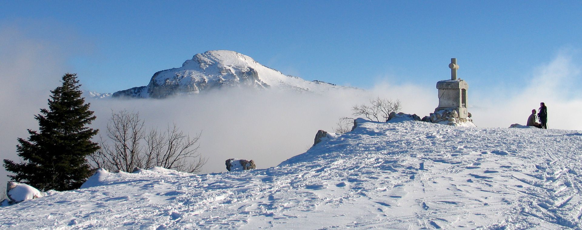Schneeschuhwanderung oberhalb eines Wolkenmeers - Chartreuse - Frankreich
