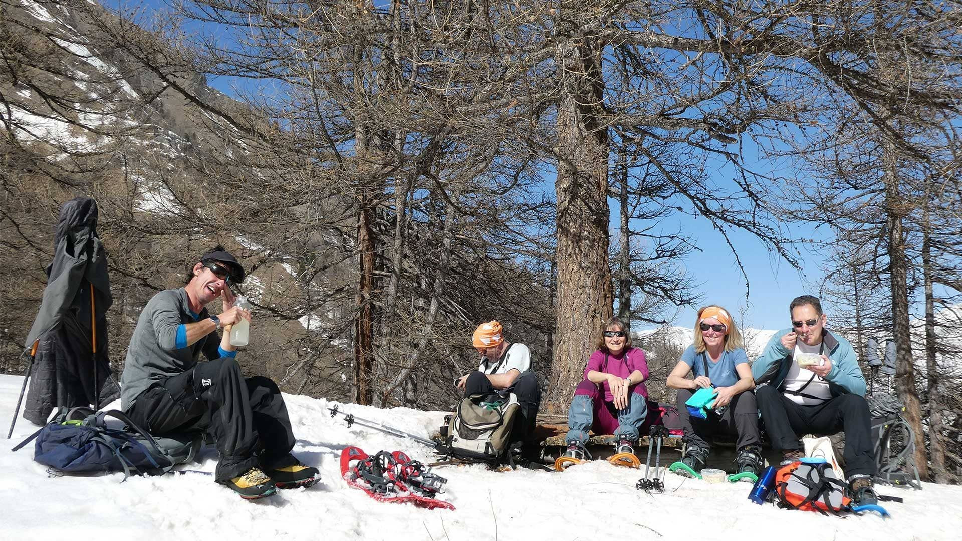 Mittagspause einer Schneeschuhgruppe - Queyras - Frankreich