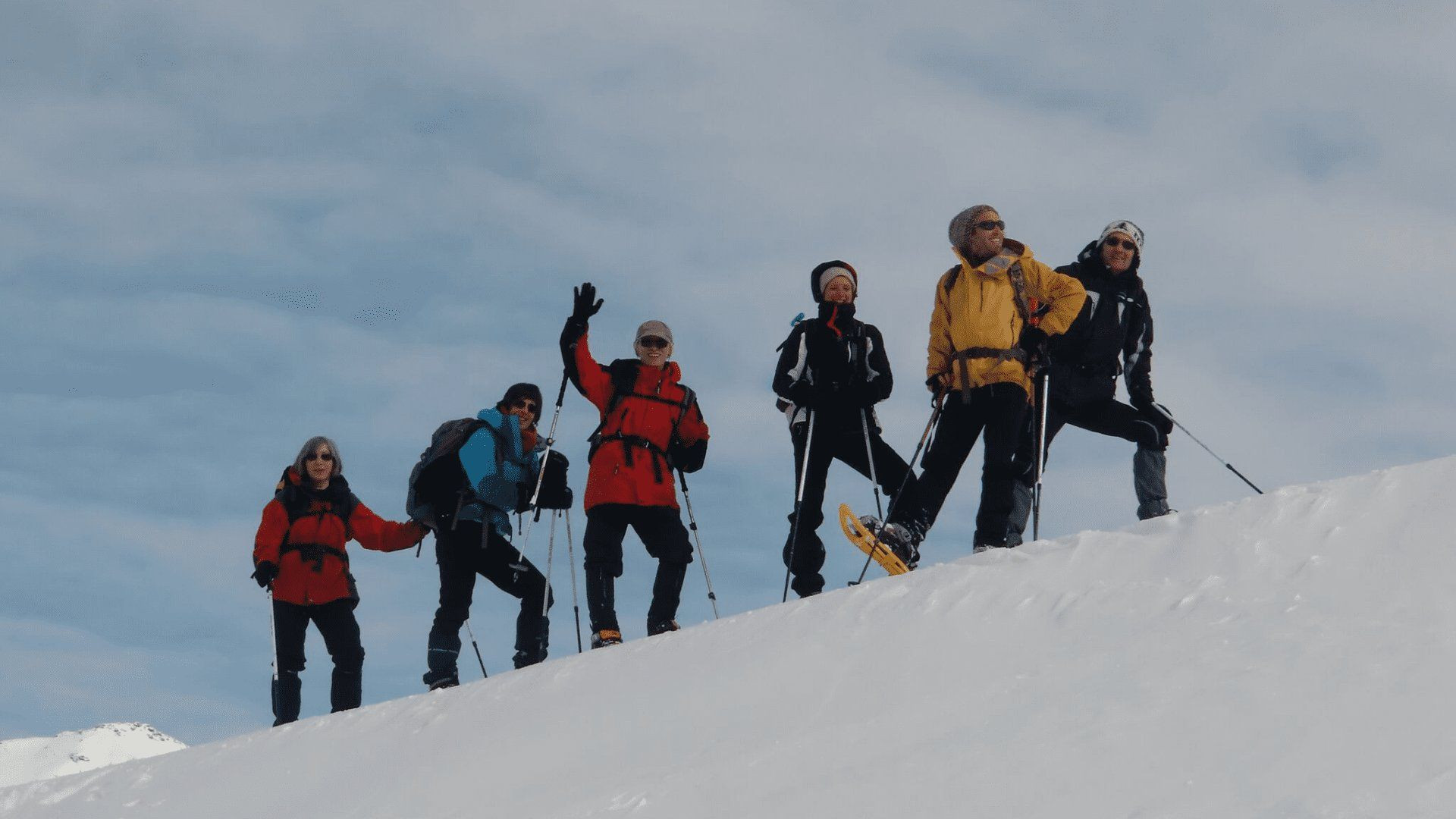 Schneeschuhgruppe auf einem verschneiten Grat - Queyras - Frankreich